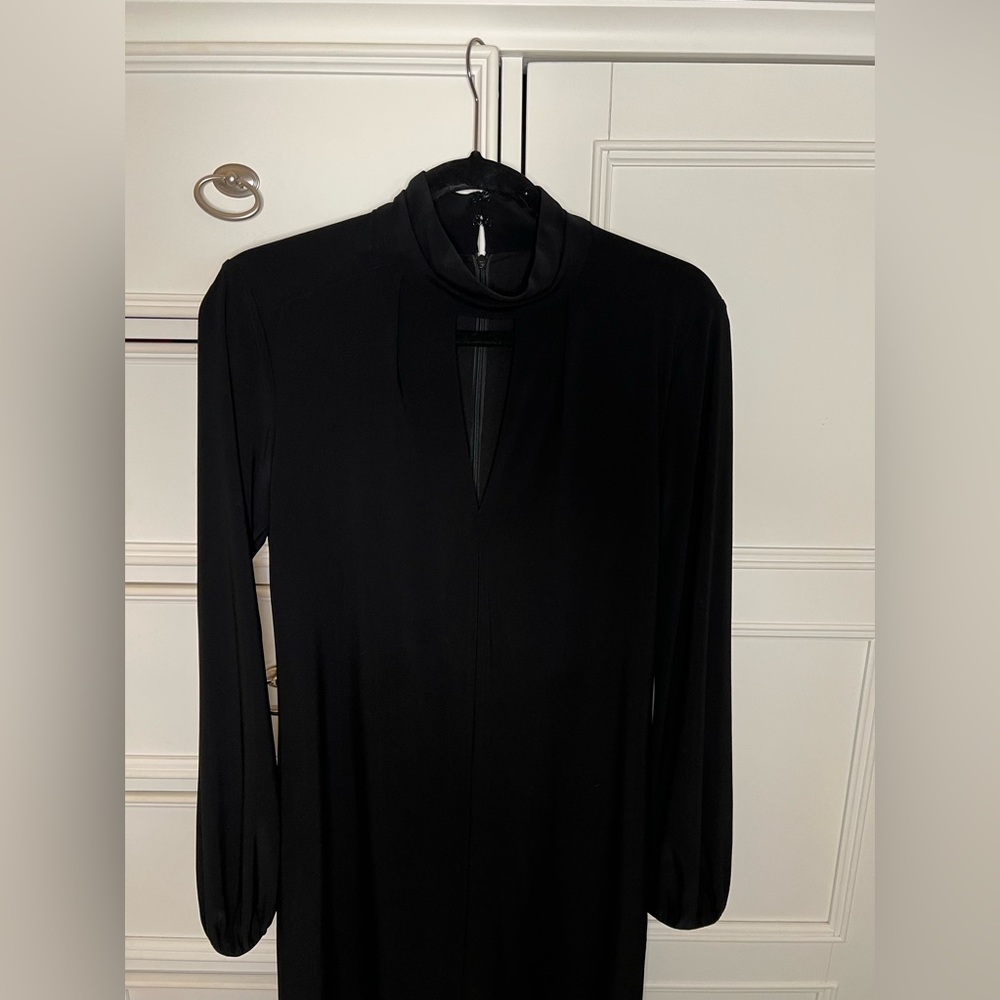 White House Black Market mock v-neck sexy mini dress 🖤